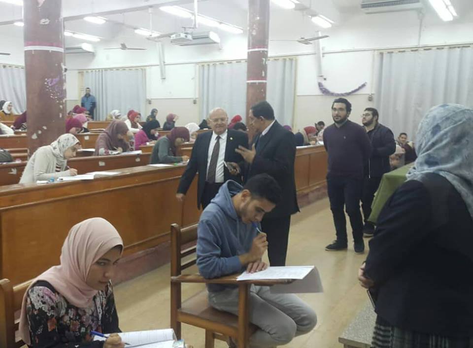 رئيس جامعة الزقازيق يتفقد التجهيزات الفنية لمعامل الصيدلة الإكلينيكية 3 جامعة الزقازيق يتفقد التجهيزات الفنية لمعامل الصيدلة الإكلينيكية