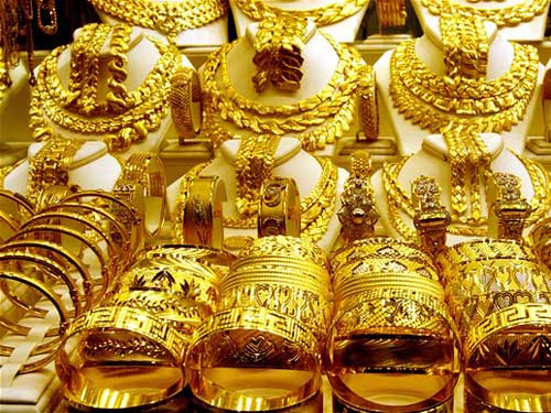 قوة الدولار تجبر الذهب على التراجع 1 الذهب