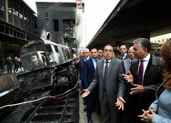 الموقف القانوني لوزير النقل المستقيل إثر حريق محطة مصر