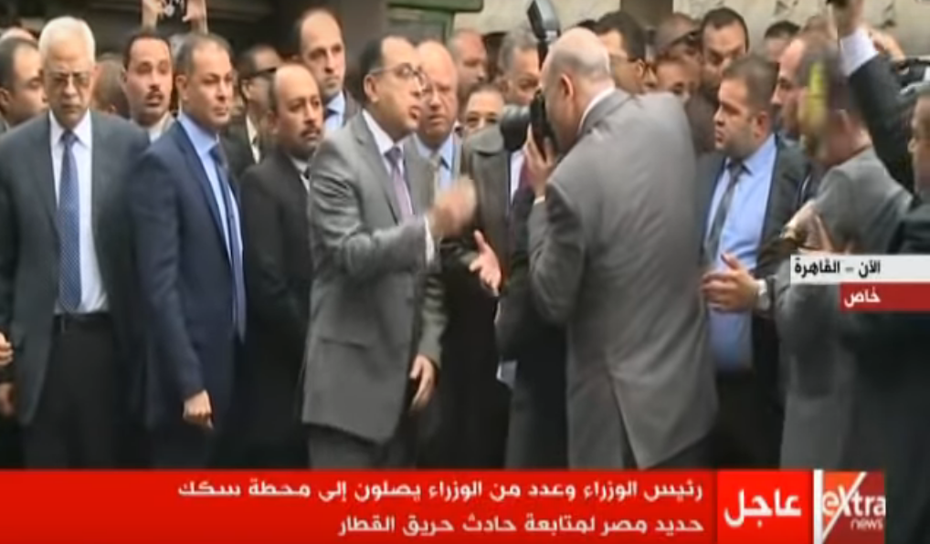 لحظة انفعال رئيس الوزارء على وزير النقل في محطة مصر
