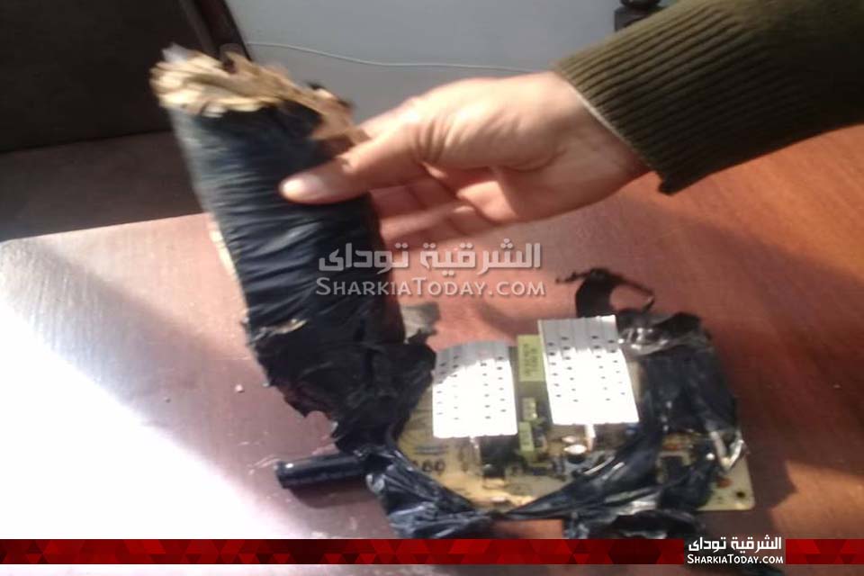 الصور الأولى للقنبلة البدائية الصنع التي عُثر عليها في محكمة أبوحماد