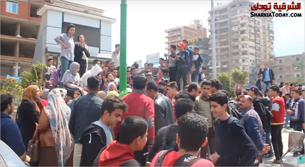 احتجاج طلاب الصف الأول الثانوي بالزقازيق على تعطل نظام الامتحان 1 احتجاج طلاب الصف الأول الثانوي بالزقازيق