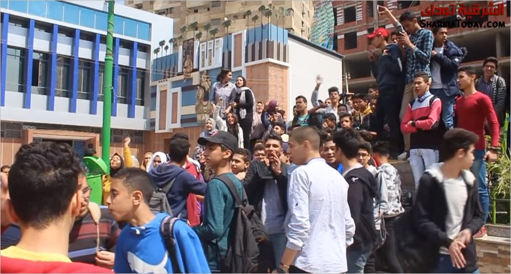 احتجاج طلاب الصف الأول الثانوي بالزقازيق على تعطل نظام الامتحان 2 احتجاج طلاب الصف الأول الثانوي بالزقازيق