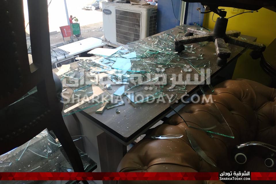 الأضرار الأولى لانفجار شقة بالزقازيق.. تلف سيارات وتصدع مباني مجاورة 2 الأضرار الأولى لانفجار شقة بالزقازيق