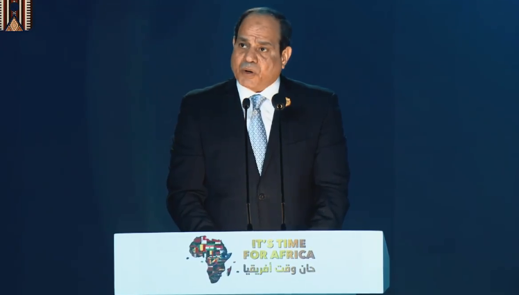الفيديو السيسي يوجه رسالة هامه للشباب 1 السيسي