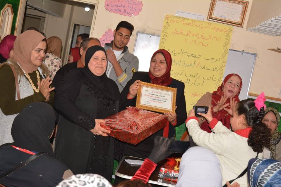 جمعية الريادة تكرم الأم والأب المثالي بالزقازيق 1 جمعية الريادة بالزقازيق