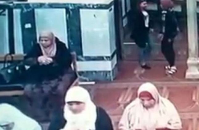 تفاصيل سرقة فتاتين لسيدة داخل مسجد بالإسكندرية 1 سرقة فتاتين لسيدة داخل مسجد