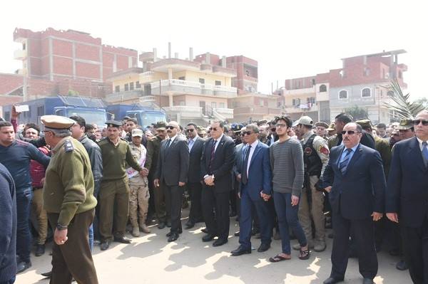 محافظ الشرقية ومدير الأمن يتقدمان جنازة النقيب «أحمد المسلمي»