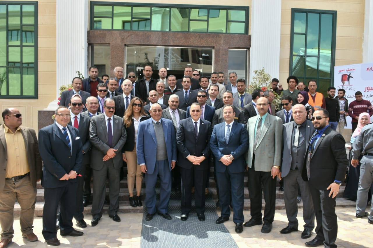 محافظ الشرقية يفتتح ملتقى توظيف لتوفير 5 آلاف فرصة عمل 3 محافظ الشرقية يفتتح ملتقى توظيف لتوفير 5 آلاف فرصة عمل