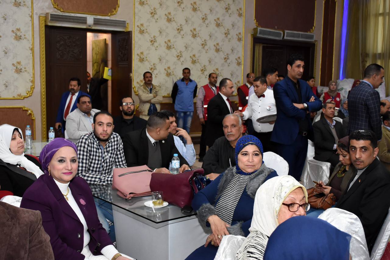 محافظ الشرقية يُكرم 23 أم مثالية ويمنحهن هدايا عينية 14 محافظ الشرقية يُكرم 23 أم مثالية ويمنحهن هدايا عينية
