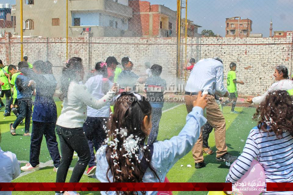 مدرسة السناجرة الابتدائية بأبوحماد تقيم حفل «fun day» لطلاب الصف السادس 5 1