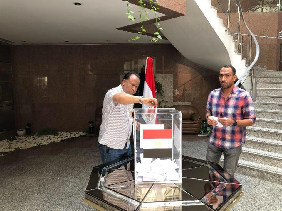 المصريون في دبي يتوافدون للمشاركة في الاستفتاء على التعديلات الدستورية المصريون في دبي يتوافدون للمشاركة في الاستفتاء على التعديلات الدستورية