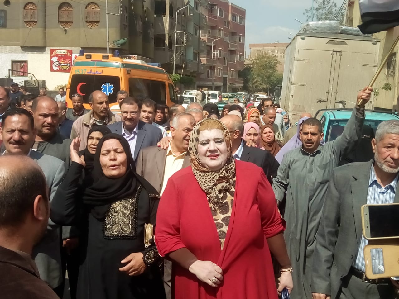 إدارة القنايات التعليمية تنظم مسيرة للمشاركة في الاستفتاء على الدستور 3 مسيرة لليوم الثاني بالقنايات لحث المواطنين على الاستفتاء
