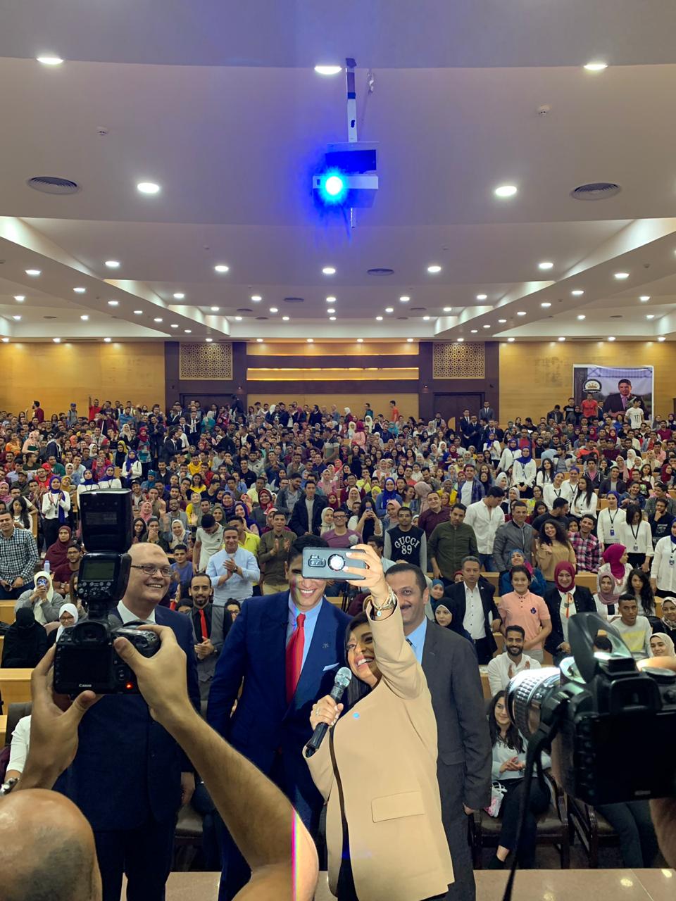 أبو هشيمة يطلب من الشباب المشاركة في التعديلات الدستورية 4 أبو هشيمة يطلب من الشباب المشاركة في التعديلات الدستورية