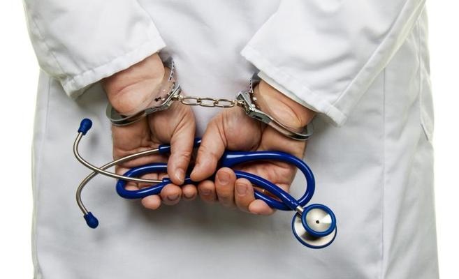 إحالة 10 أطباء بالشرقية إلى المحاكمة لتسببهم في وفاة زوجة أثناء الولادة 1 إحالة 10 أطباء بالشرقية إلى المحاكمة لتسببهم في وفاة زوجة أثناء الولادة
