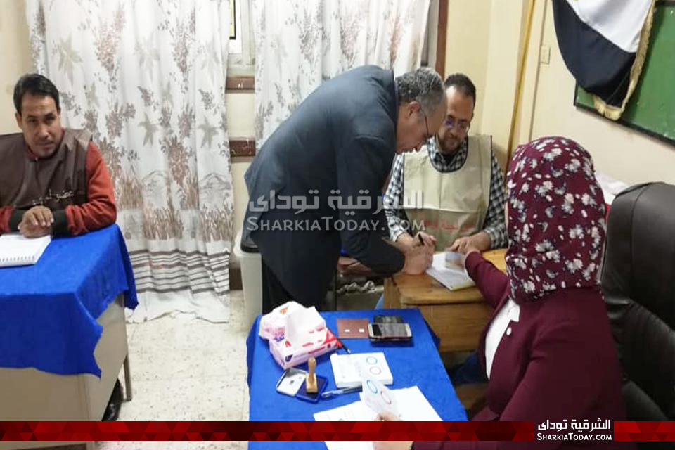 رئيس مجلس إدارة شركة مياه الشرب بالشرقية يدلي بصوته في الاستفتاء 2 مجلس إدارة شركة مياه الشرب بالشرقية يدلي بصوته في الاستفتاء2