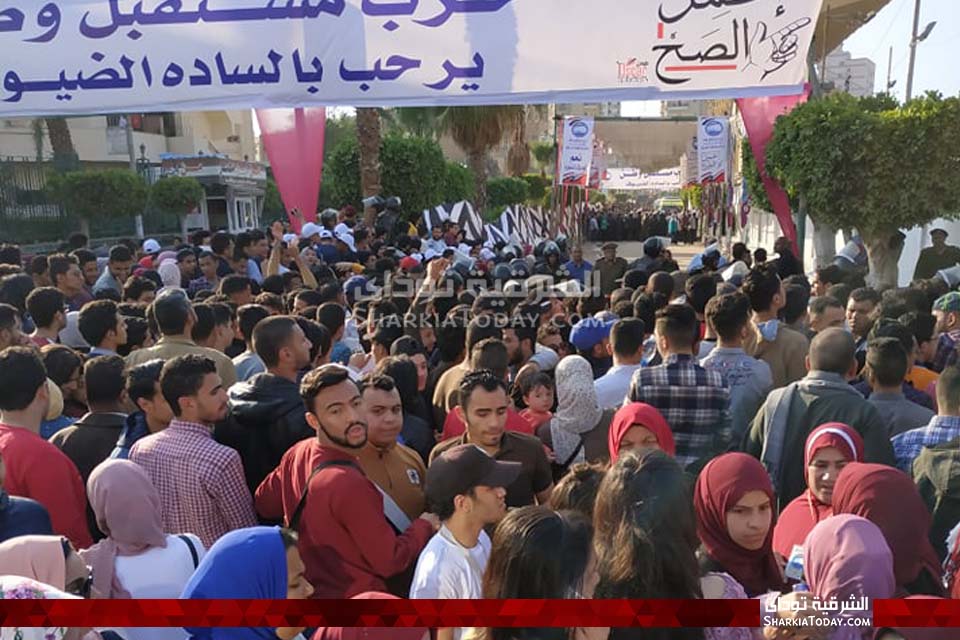 زحام أمام بوابات استاد الزقازيق بسبب محمد حماقي 3 زحام أمام بوابات استاد الزقازيق تزامناً مع حضور محمد حماقي