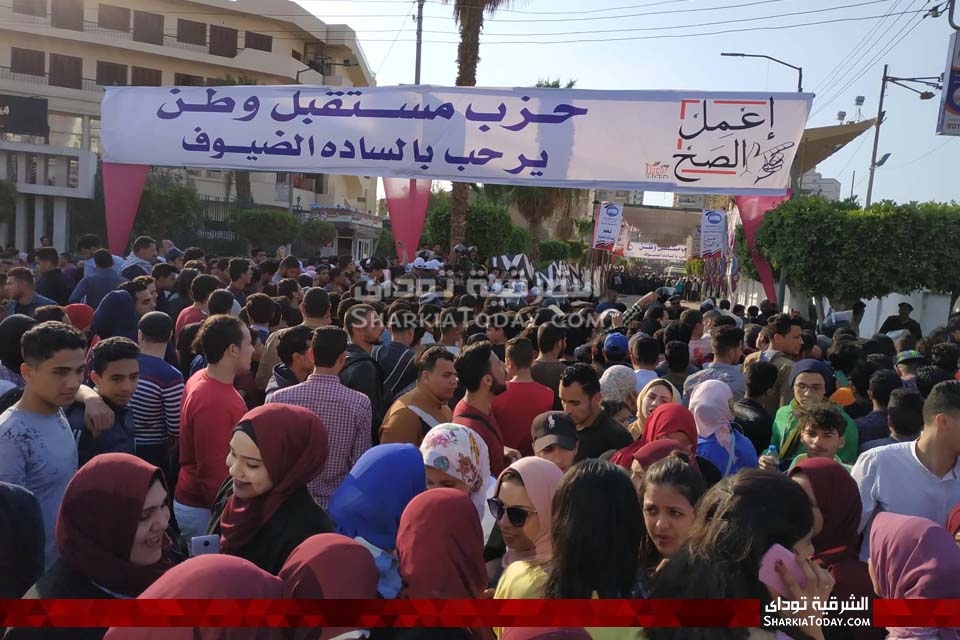 زحام أمام بوابات استاد الزقازيق بسبب محمد حماقي 1 زحام أمام بوابات استاد الزقازيق تزامناً مع حضور محمد حماقي