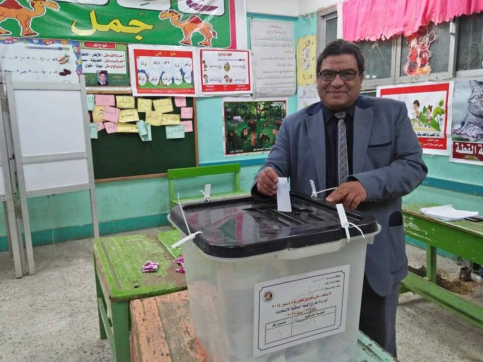 عميد كلية الآداب يدلي بصوته على التعديلات الدستورية بالزقازيق 1 عميد كلية الآداب