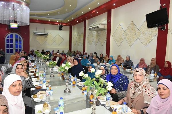 محافظ الشرقية يأمر بصيانة مواسير مياه الشرب 3 محافظ الشرقية يشارك العاملين وجبه الإفطار