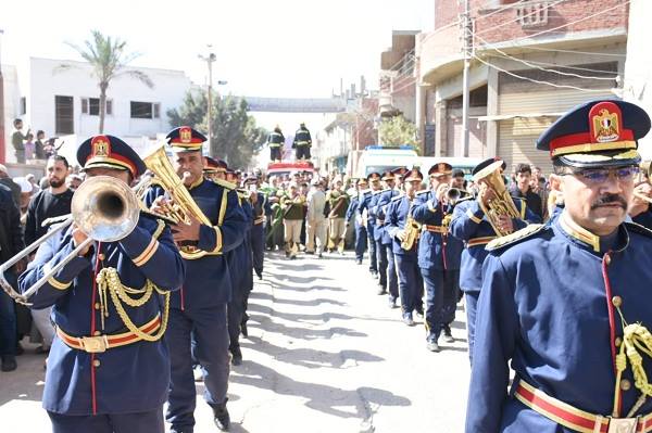 محافظ الشرقية ومدير الأمن يتقدمان جنازة النقيب محمد إسماعيل بأبو حماد 3 محافظ الشرقية ومدير الأمن بجنازة النقيب محمد إسماعيل