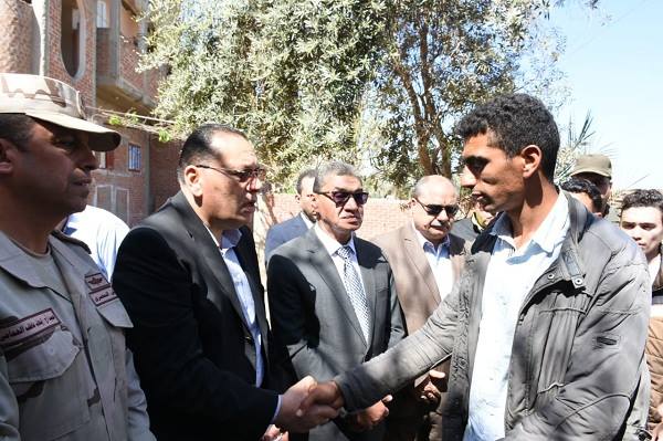 محافظ الشرقية ومدير الأمن يتقدمان جنازة النقيب محمد إسماعيل بأبو حماد 4 محافظ الشرقية ومدير الأمن بجنازة النقيب محمد إسماعيل