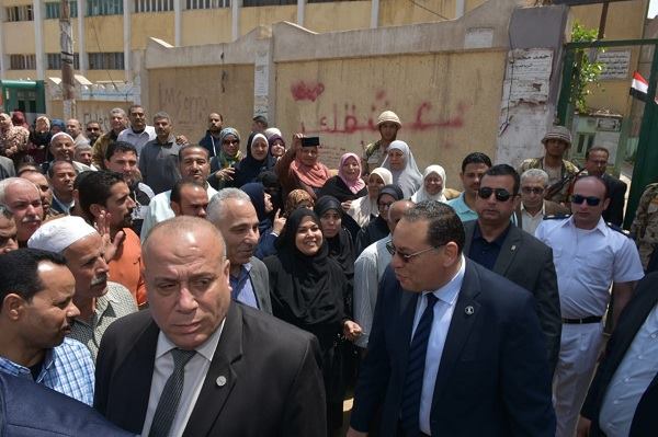 محافظ الشرقية يؤكد وجود إقبال شديد على لجان الاستفتاء 1 محافظ الشرقية يؤكد وجود إقبال شديد على لجان الاستفتاء