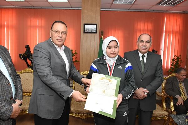 محافظ الشرقية يكرم فريق كرة الجرس لفوزهم ببطولة الدوري 1 محافظ الشرقية يكرم ذوي الاحتياجات الخاصة لفوزهم ببطولة كرة الجرس