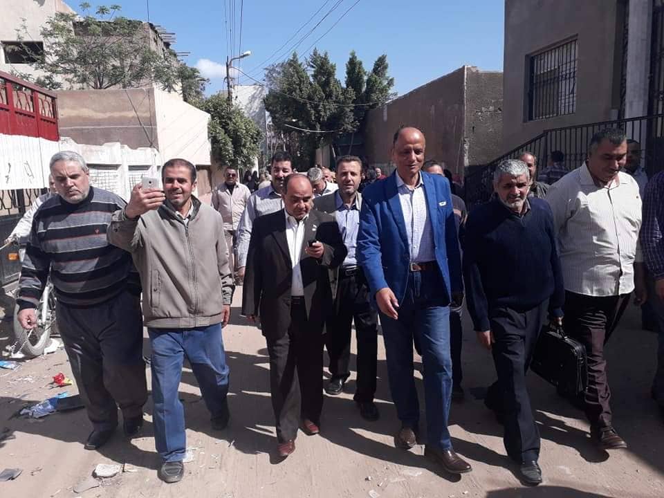 مدير إدارة الحسينية التعليمية يتابع سير الاستفتاء على التعديلات الدستورية 2 إدارة الحسينية يتابع سير العملية الانتخابية لتعديل الدستور