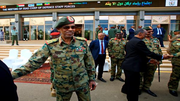 من هو الفريق «عوض بن عوف» الذي ألقى بيان عزل البشير 1 من هو الفريق «عوض بن عوف» الذي ألقى بيان عزل البشير