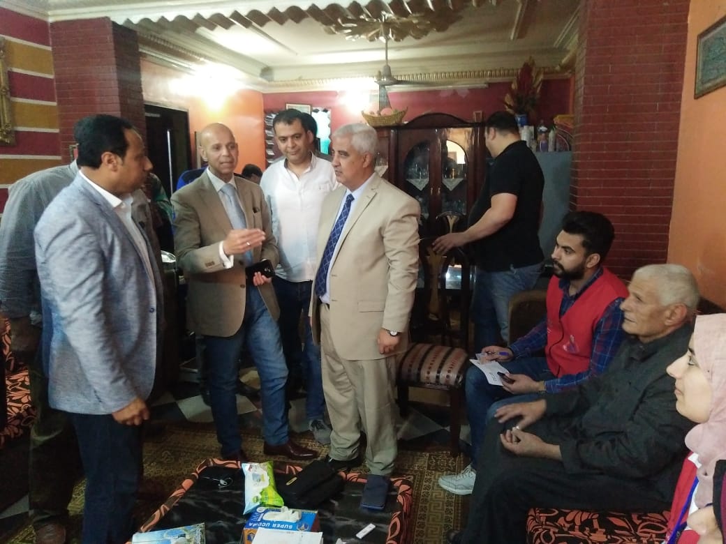 وكيل صحة الشرقية يفحص أحد المسنين داخل منزله بفاقوس 1 وكيل صحة الشرقية يفحص أحد المسنين داخل منزله بفاقوس