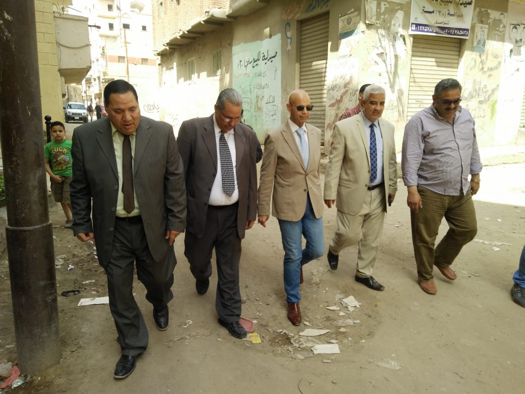 وكيل صحة الشرقية يفحص أحد المسنين داخل منزله بفاقوس 3 وكيل صحة الشرقية يفحص أحد المسنين داخل منزله بفاقوس