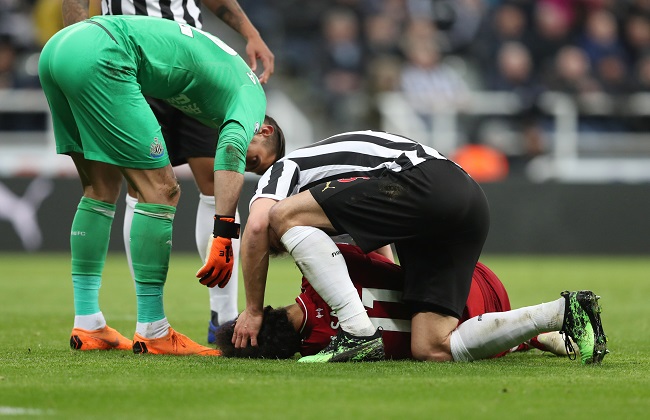 إصابة محمد صلاح في مباراة نيوكاسل 1 إصابة محمد صلاح في مباراة نيوكاسل