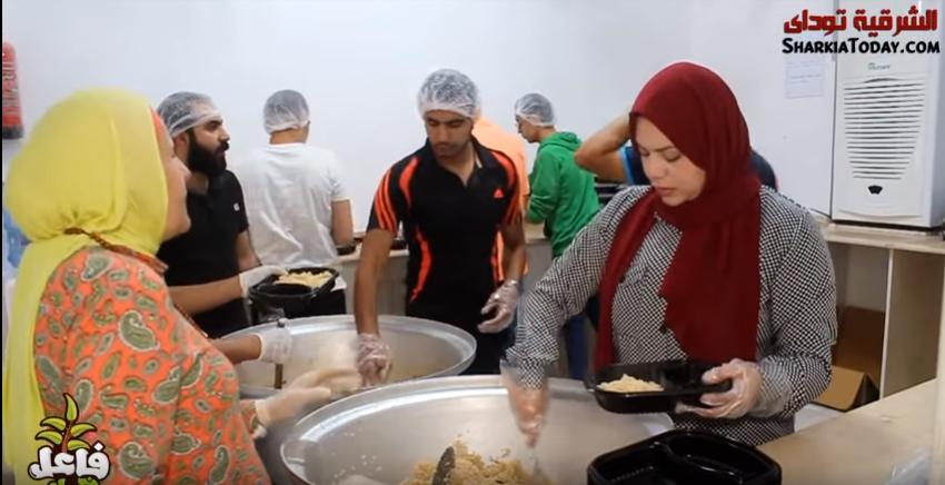 شباب من الزقازيق عملوا مطبخ التكية لتقديم إفطار رمضان للفقراء بالمجان 1 التكية
