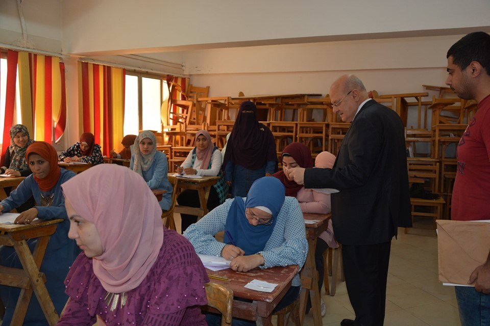 رئيس جامعة الزقازيق: تراجع حالات الغش هذا العام 1 رئيس جامعة الزقازيق تراجع حالات الغش هذا العام