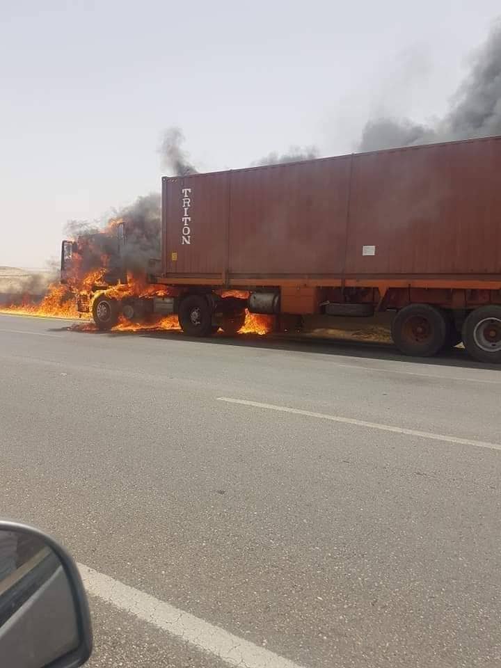انفجار سيارة نقل بسبب ارتفاع درجات الحرارة بالشرقية 2 سيارة نقل