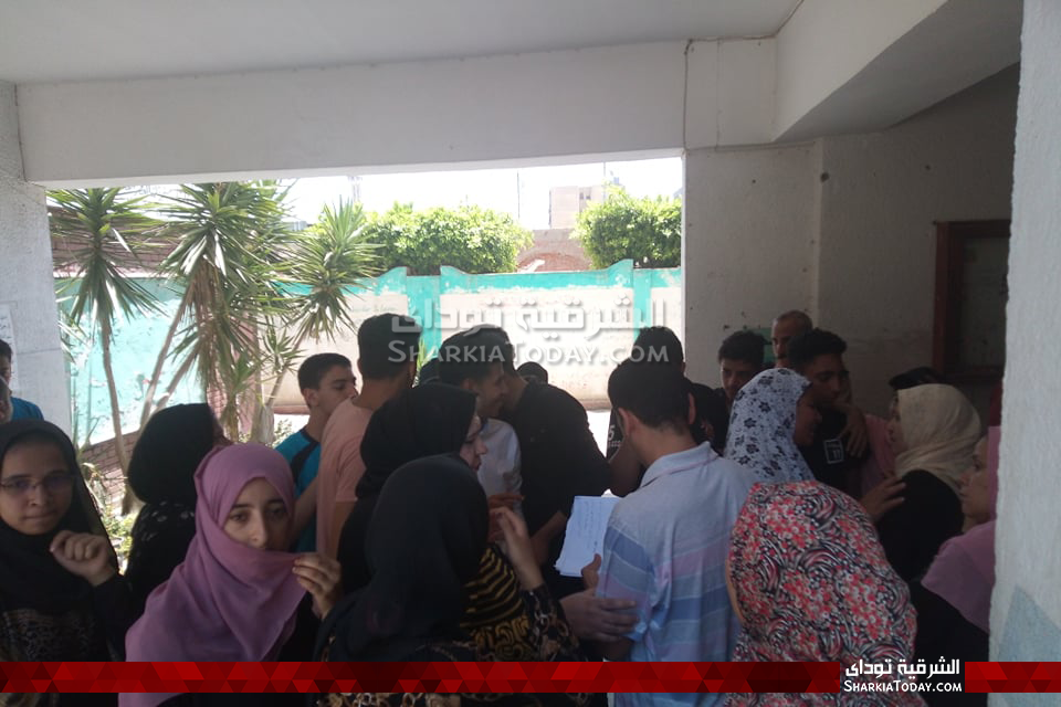 احتجاج طلاب أولى ثانوي بالقنايات على نتائجهم والإدارة ترد 1 احتجاج الطلاب