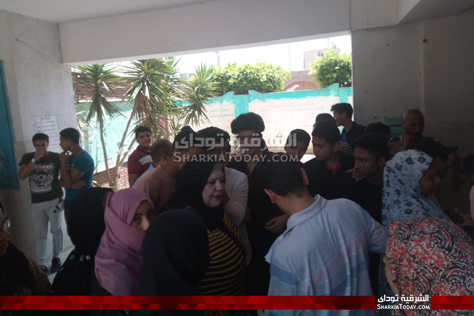 احتجاج طلاب أولى ثانوي بالقنايات على نتائجهم والإدارة ترد 3 احتجاج الطلاب