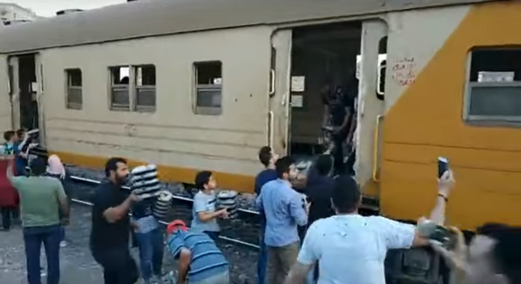 شباب الشرقية عزموا القطار على الإفطار للمرة الثالثة.. فيديو 1 شباب الشرقية عزموا القطار
