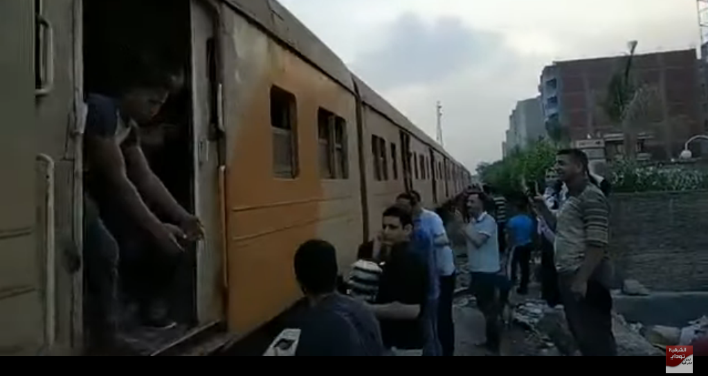 شباب الشرقية عزموا القطار على الإفطار للمرة الثالثة.. فيديو 5 شباب الشرقية عزموا القطار