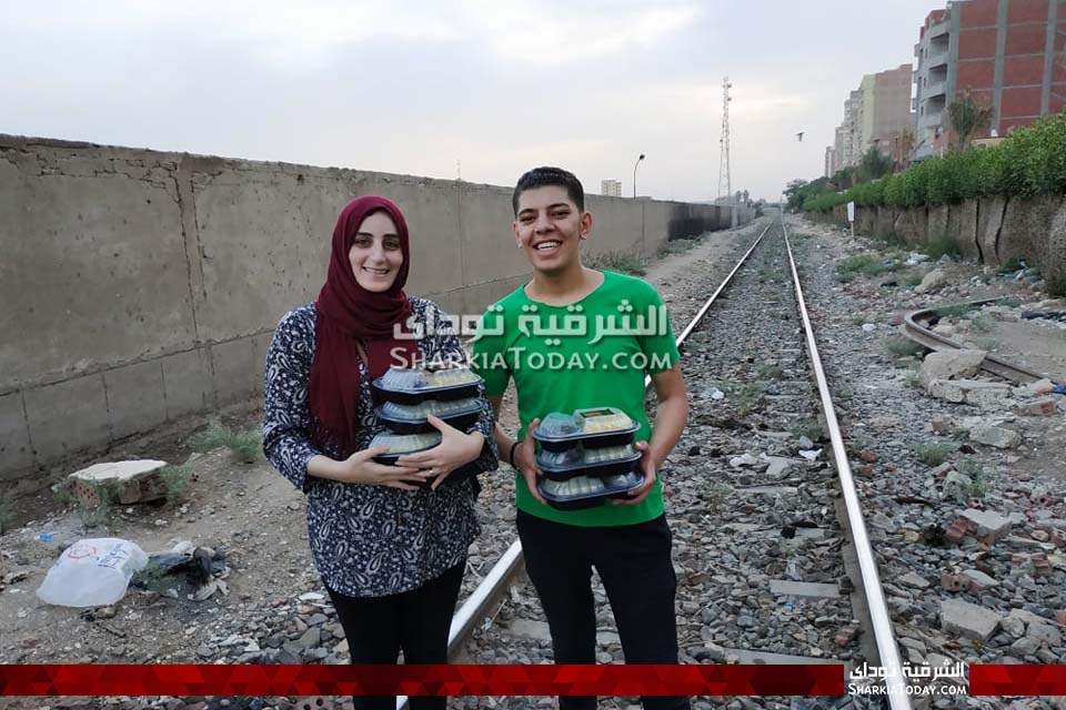 شباب الشرقية عزموا القطار على الإفطار للمرة الثالثة.. فيديو 7 شباب الشرقية عزموا القطار على الإفطار للمرة الثالثة