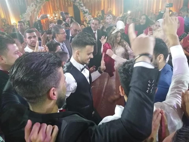 صلاح محسن ابن الزقازيق يحتفل بزفافه بحضور كوكبة من نجوم الأهلي 3 صلاح محسن ابن الزقازيق يحتفل بزفافه بحضور كوكبة من نجوم الأهلي