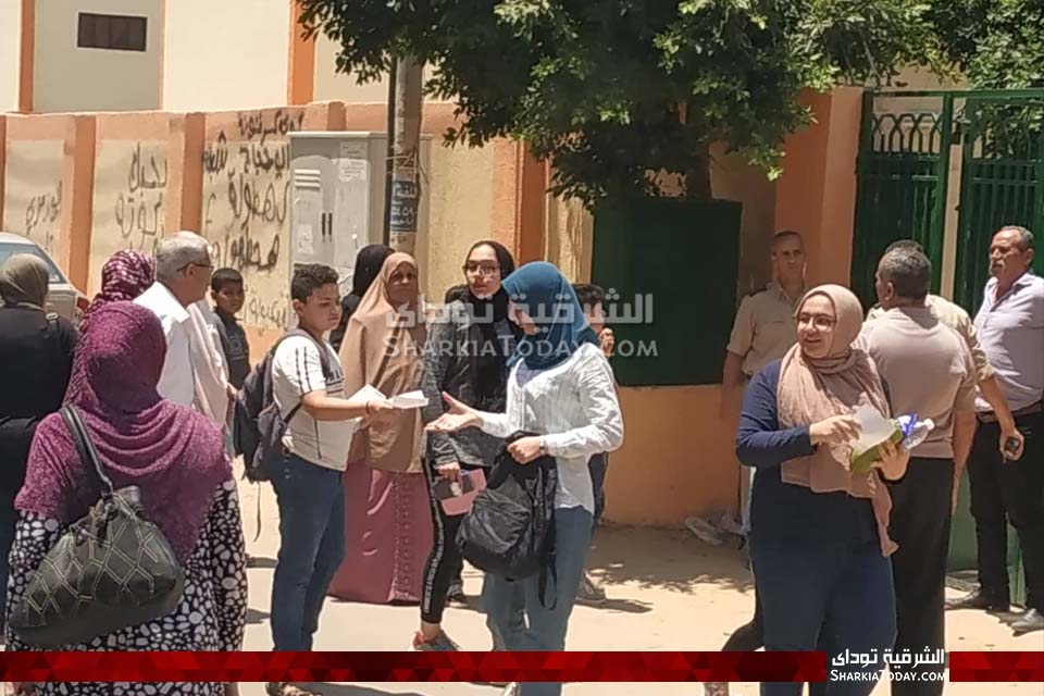طلاب الثانوية العامة بالشرقية يصفوا الفيزياء بالسهل الممتنع 1 طلاب الثانوية العامة بالشرقية