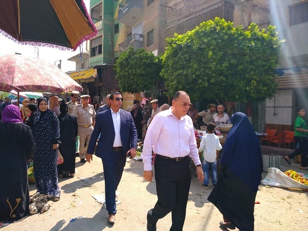 محافظ الشرقية يشن حملة إزالات مفاجئة بأبوحماد 5 محافظ الشرقية يشن حملة إزالات