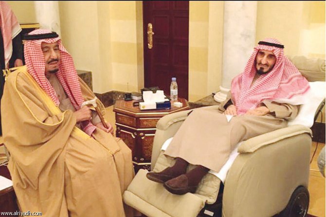 وفاة الأمير بندر بن عبد العزيز شقيق الملك سلمان عن عمر 96 عاما 1 الأمير بندر مع الملك سلمان