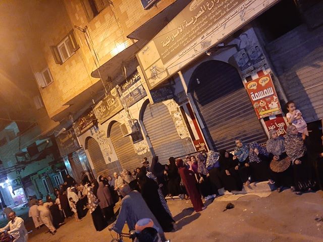 أزمة في مشتول السوق بسبب رغيف العيش وطوابير من 12 بالليل للفجر 2 مشتول السوق