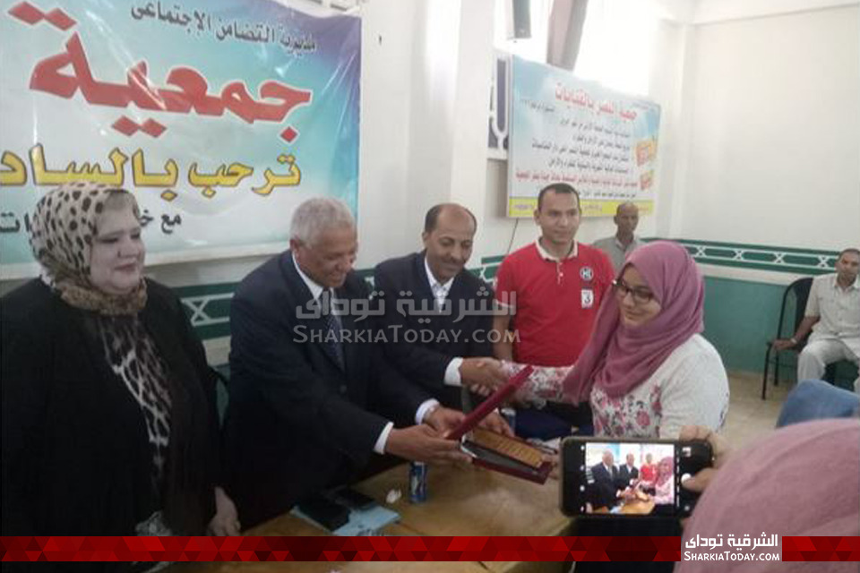 بيت ثقافة القنايات يكرم طلاب الثانوية العامة الأوائل 4 ثقافة القنايات يكرم طلاب الثانوية 3