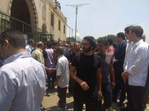 نجوم الفن يشيعون جنازة عزت أبو عوف 4 عزت أبو عوف