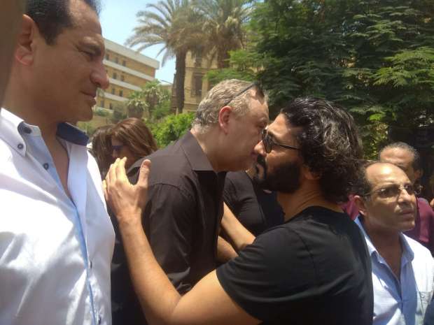 نجوم الفن يشيعون جنازة عزت أبو عوف 1 عزت أبو عوف