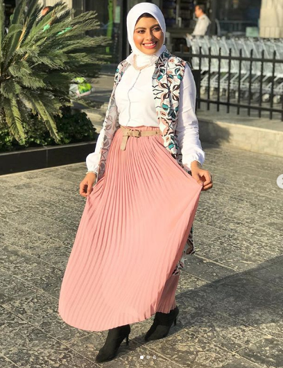 جيبات سادة موضة صيف 2019 للمحجبات 12 جيبات موضة 2019